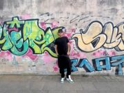 Cajo lancia „+TTOSTOKE?!“ in radio: ironia, ritmo e identità maltrattata Cajo