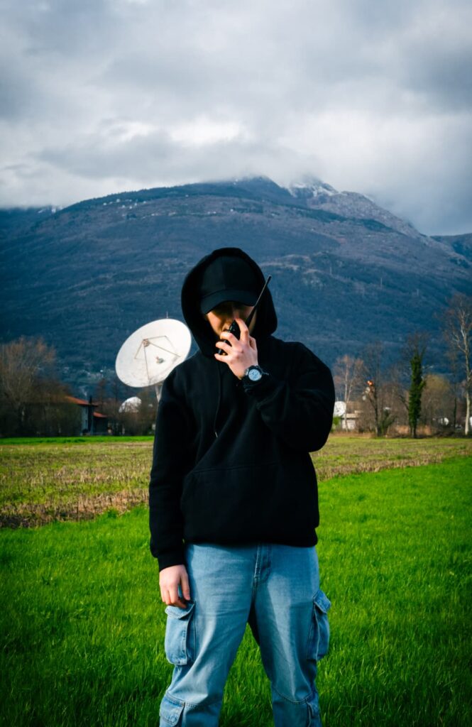 Immagine-WhatsApp-2025-09-13-ore-14.02.03_72226351-665x1024 El Dorado: luci e ombre nella Milano di Ken Greed