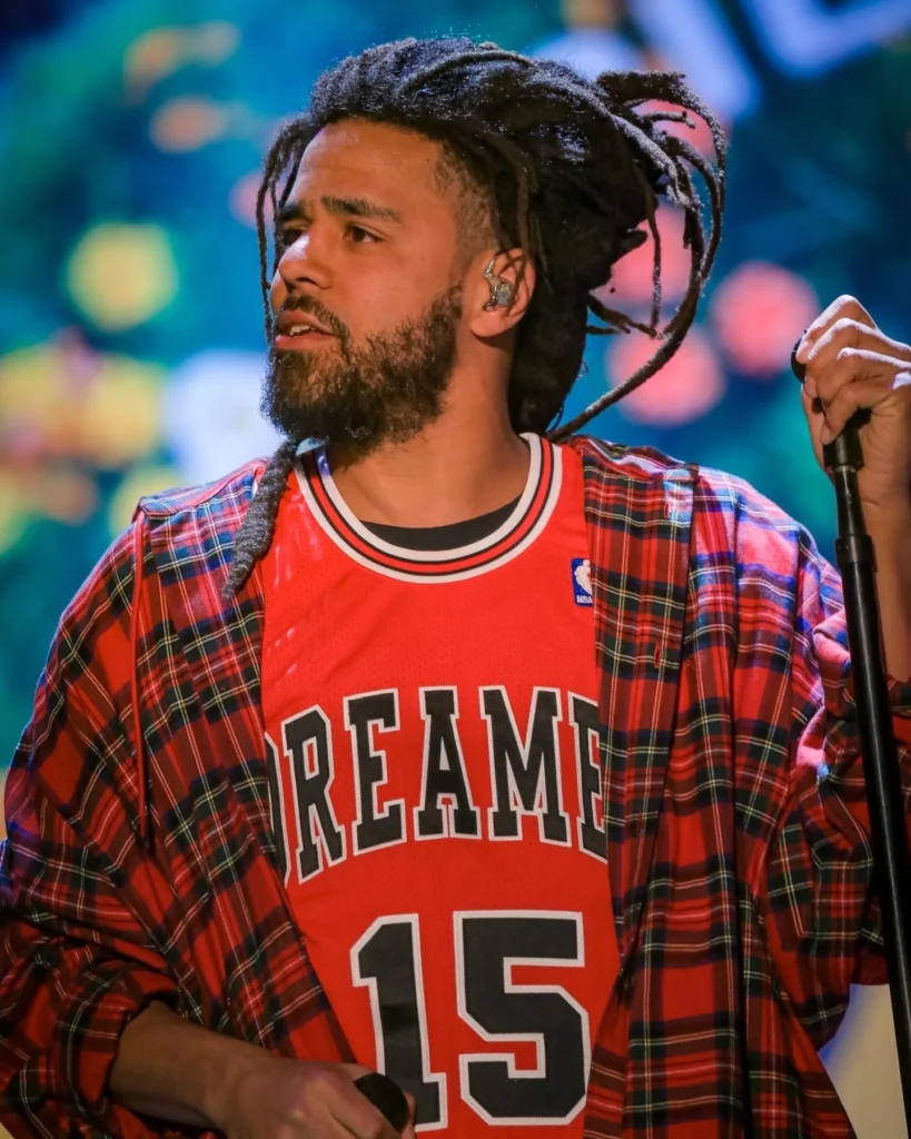 192414_1355459-819x1024 J. Cole, l’addio che non osa