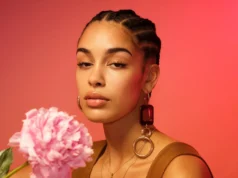 Jorja Smith celebra dieci anni di Blue Lights con Havoc: il remix che unisce Londra e Queensbridge