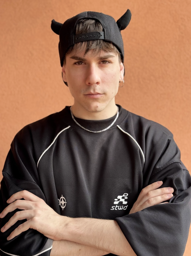 Screenshot-2026-05-15-alle-10.24.25-764x1024 SHEFFER sorprende con “M PER MAFIA”: il manifesto ribelle che scuote la scena rap italiana