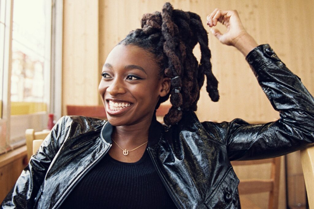 methode_sundaytimes_prod_web_bin_95341226-ab82-11ec-8378-1c1dfedc8742-1-1024x683 Little Simz torna con Sugar Girl: il nuovo EP tra sperimentazione e female power